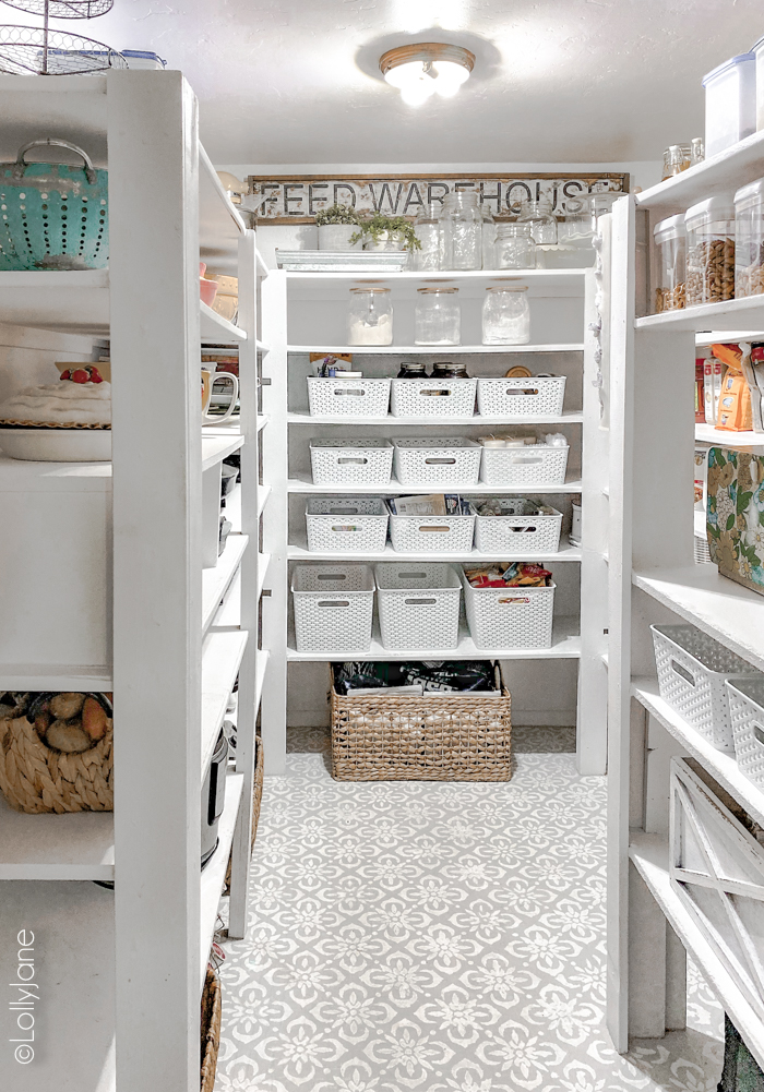 Oooh la la! This farmhouse style pantry makeover is STUNNING! SO many   tips and tricks to copy this look, love it! #pantrymakeover #farmhousepantry #storage #organization #pantryorganization