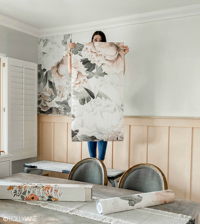 GORGEOUS! Love this wallpaper and board + batten combo. It's stunning! Super easy tutorials and tips to follow so YOU can replicate this look! #diy #boardandbatten #walltreatment #pinkwall #floralwallpaper #wallpaper