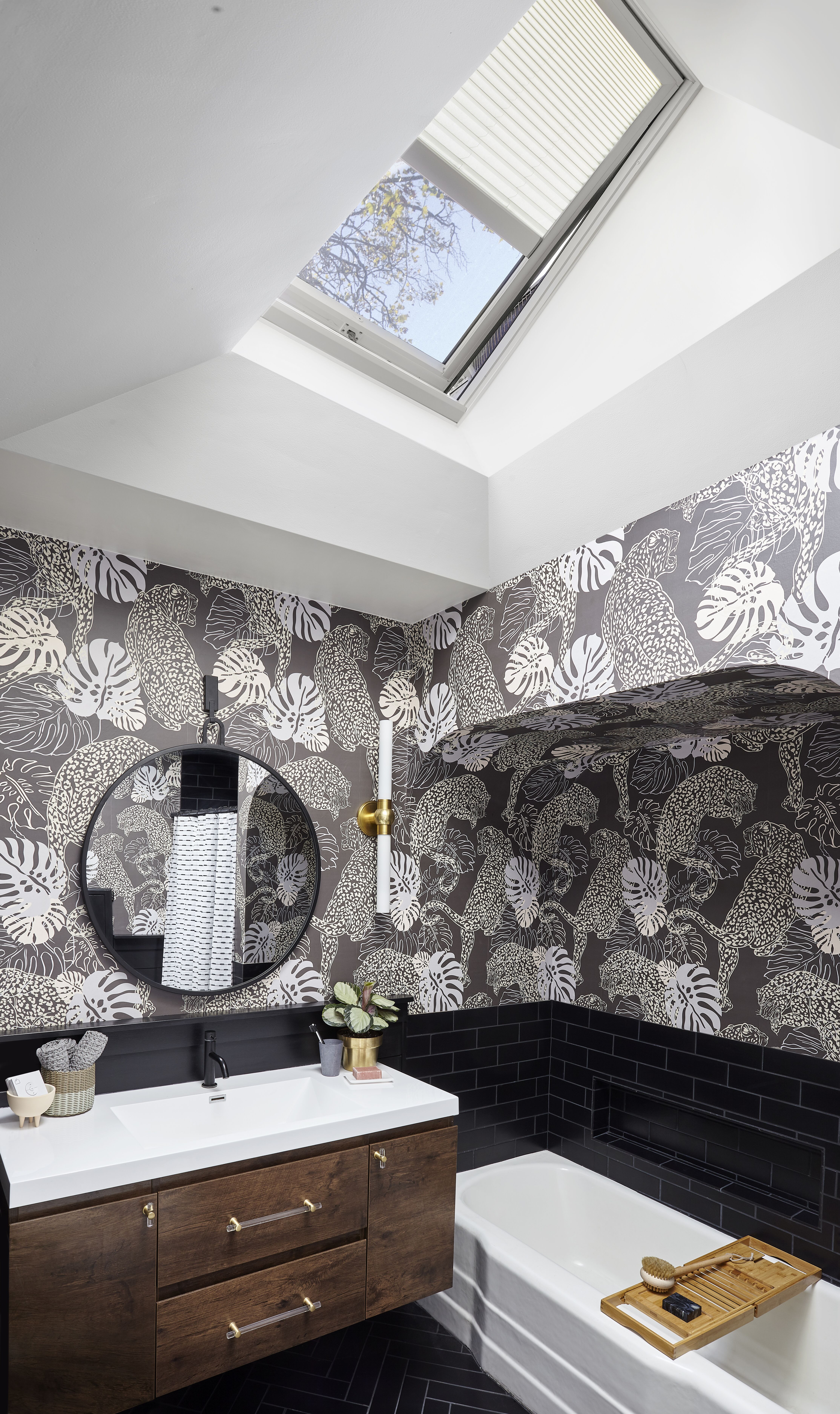 Beautiful bathroom with gorgeous natural lighting, skylight for the win! #modernbathroom #modernstyle #bathroom #bathroomrenovation