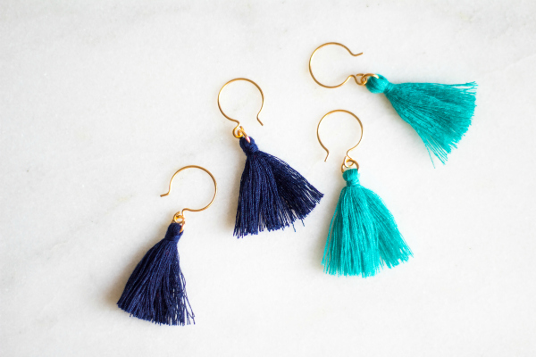 These diy tassel earrings would make the cutest galentines day gift! Such an inexpensive handmade gift idea! #diy #handmadegift #galentinesdaygift