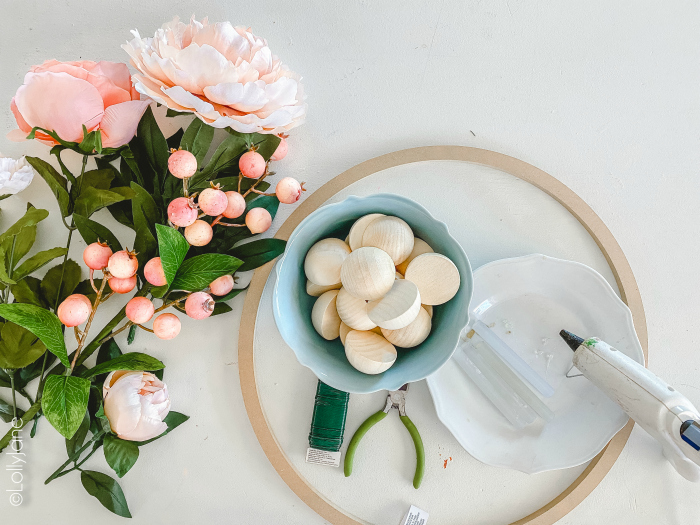 Step by step to make a wooden bead wreath. Such a fun way to greet guests as easy outdoor decor! #woodbeadwreath #howtomakewoodbeadwreath #woodenbeadwreath #diy #tutorial #outdoordecor