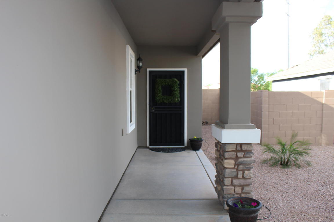 ++BEFORE PIC++ GORGEOUS Front Porch Makeover, check out the before-- WOW! Classic craftsman style home with a pop of pink, so good! #diy #stencil #Dutchdoor #pinkdoor #makeover #porchdecor #porchmakeover