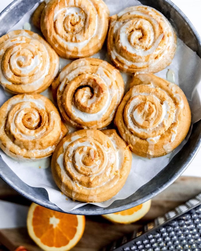 Clean Simple Eats zesty orange sweet rolls are the perfect weekend treat, yum! Try this healthy version of gooey orange rolls, guilt free! #cse #cleansimpleeats #orangerolls #sweetrolls #orangesweetrollsrecipe