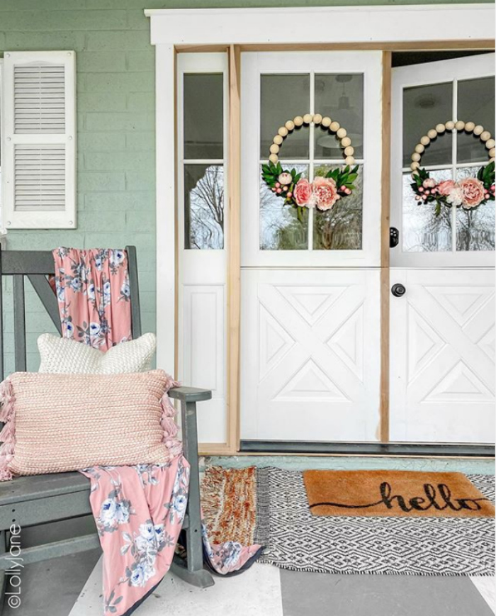 Loving these classic double dutch doors on this farmhouse style home. They're so bright and airy and let in so much natural light. #dutchdoor #frontdutchdoor #exteriordutchdoor #doubledutchdoors #frenchdutchdoors #farmhousedutchdoors