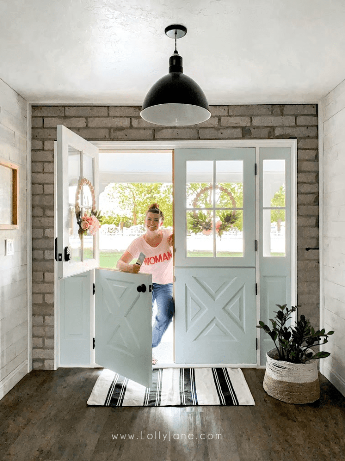 Farmhouse double dutch doors, so gorgeous!! Such a fun before/after exterior front door makeover! #dutchdoor #doubledutchdoors #frenchdutchdoors #farmhousedutchdoors #dutchdoor #simpsondutchdoor