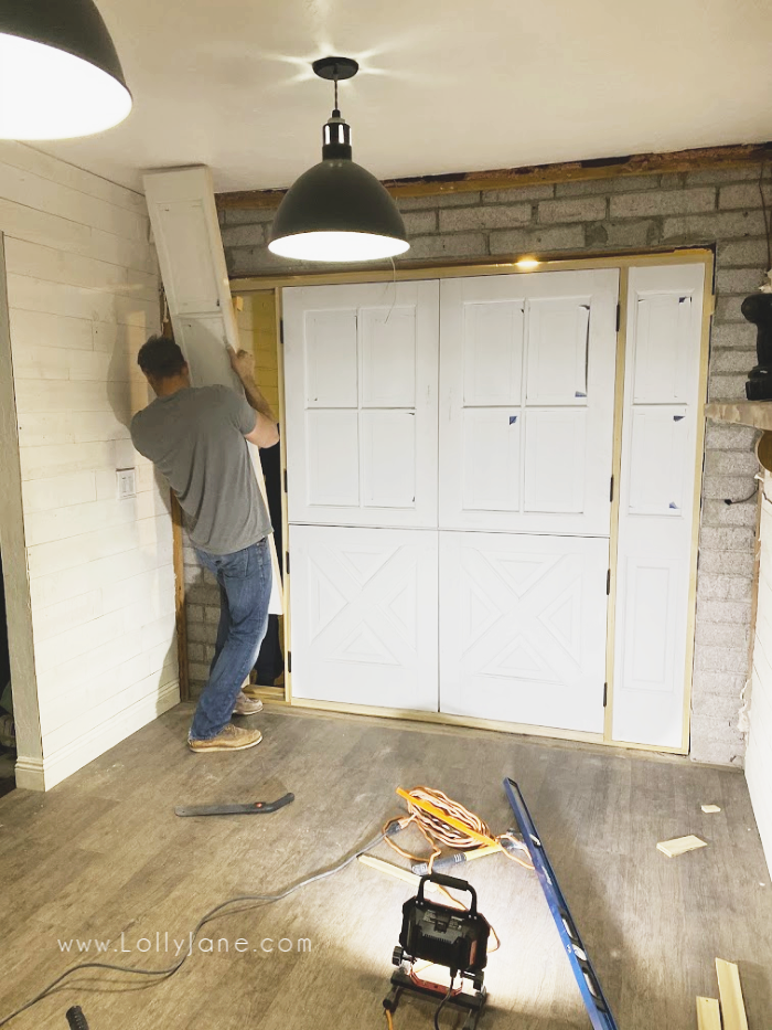 Installing double dutch doors to create the true farmhouse style for your home. #dutchdoors #installingdutchdoors #farmhousedoors #farmhousedutchdoors #doubledutchdoors