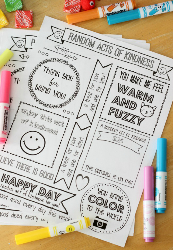 Print out a week of cute tags to color and hand out to brighten someone’s day! Tuck everything inside of a box for a Random Acts of Kindness Kit. Love these random acts of kindness printable to share kindness. #justserve #roak #randomactsofkindness #payitforwardday #sharekindness