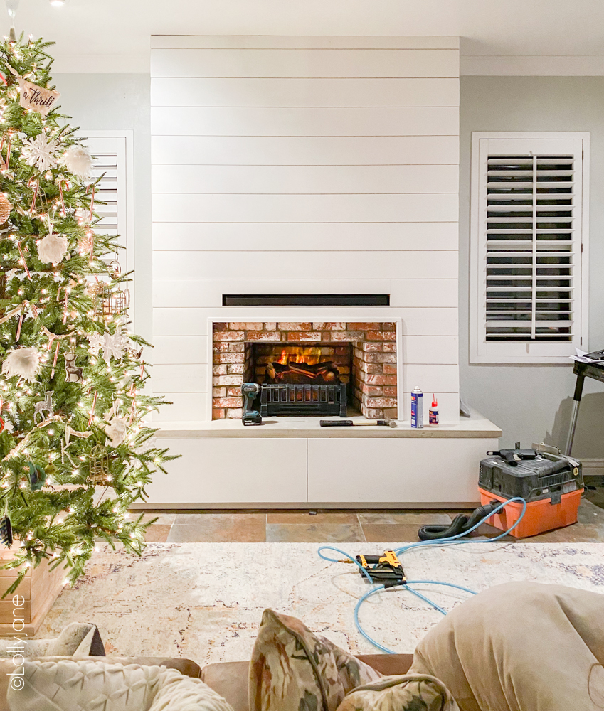 Stunning DIY Entertainment Center with 5 hidden design features that hide clutter and cords but make a BIGG statement! #modernfarmhouse #fauxfireplace #entertainmentsystem #diy #diyhomedecor