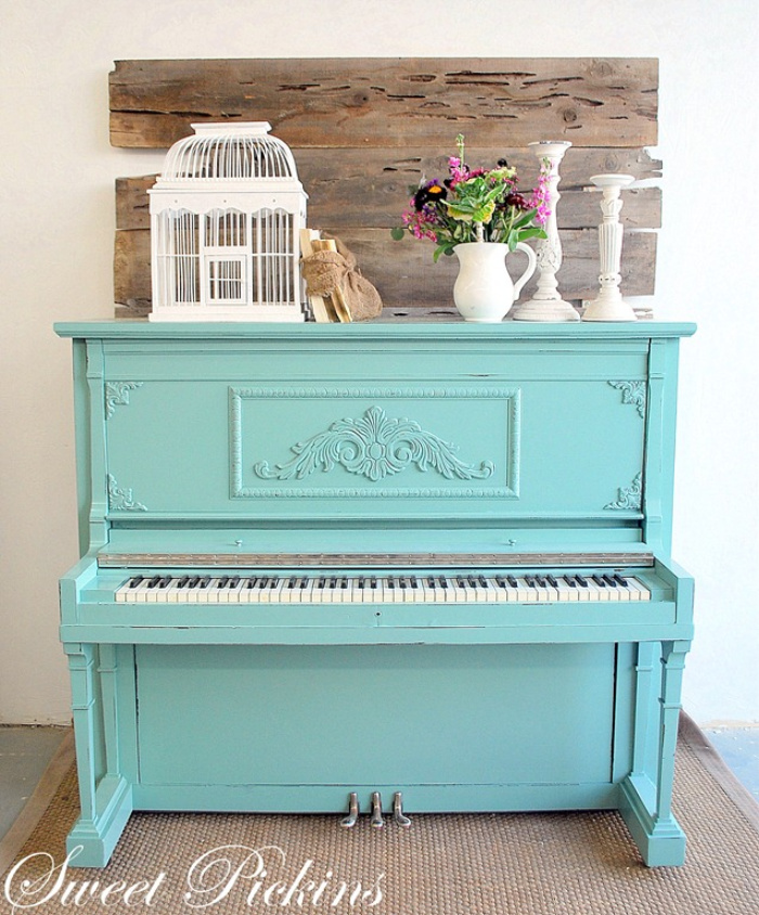 Aqua is such a cheerful color so painting your piano aqua is a good idea if you want to make yourself smile! Love this pretty aqua painted piano. #aquapiano #paintedpiano #paintedaquapaino #howtopaintapiano #colorfulpianoideas