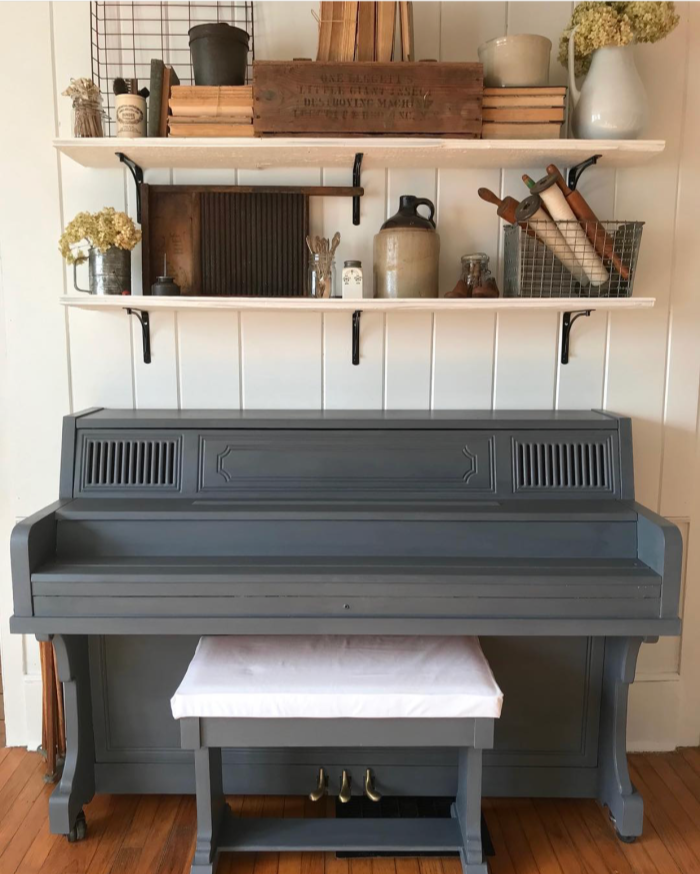 Such a classy dark gray painted piano. What a lovely painted piano in this pretty farmhouse home! #farmhousedecor #paintedpiano #darkgraypaintedpiano #graypiano #farmhousepiano