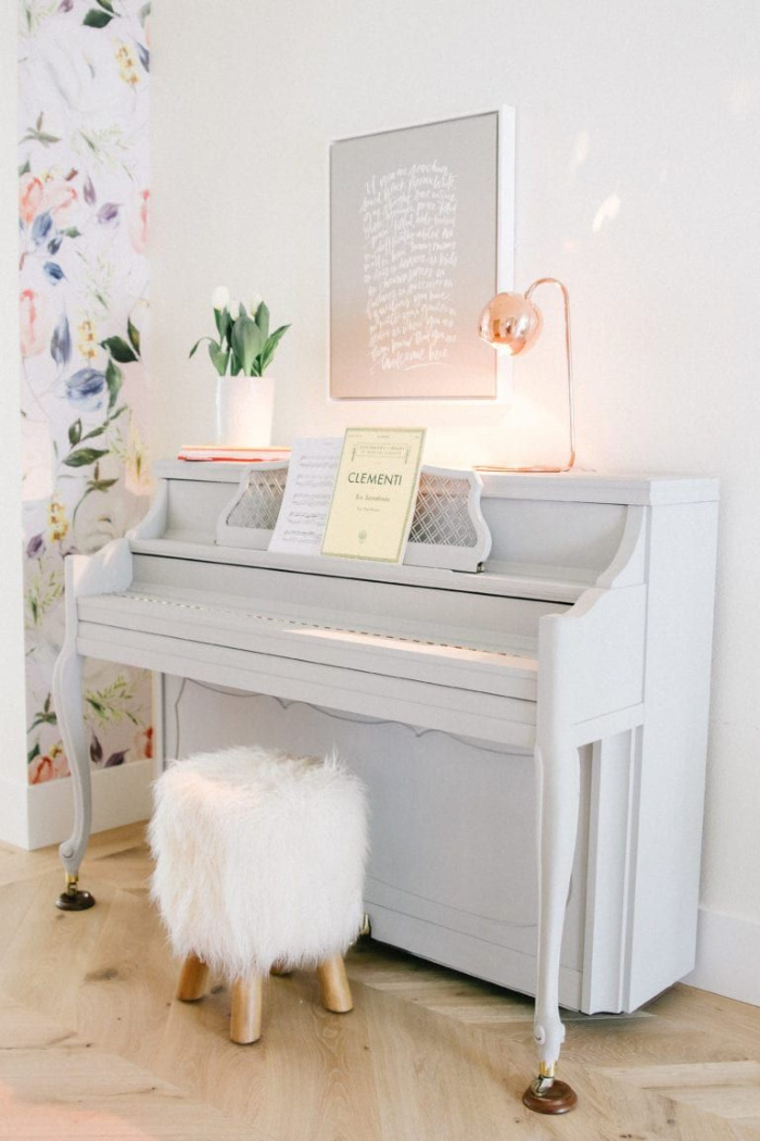 If you don't want to paint your piano white but still want a slight tint, check out this pretty light gray painted piano. So pretty! #graypiano #paintedpianoideas #lightgraypaint #lightgraypaintedpiano #graypiano #modernpiano