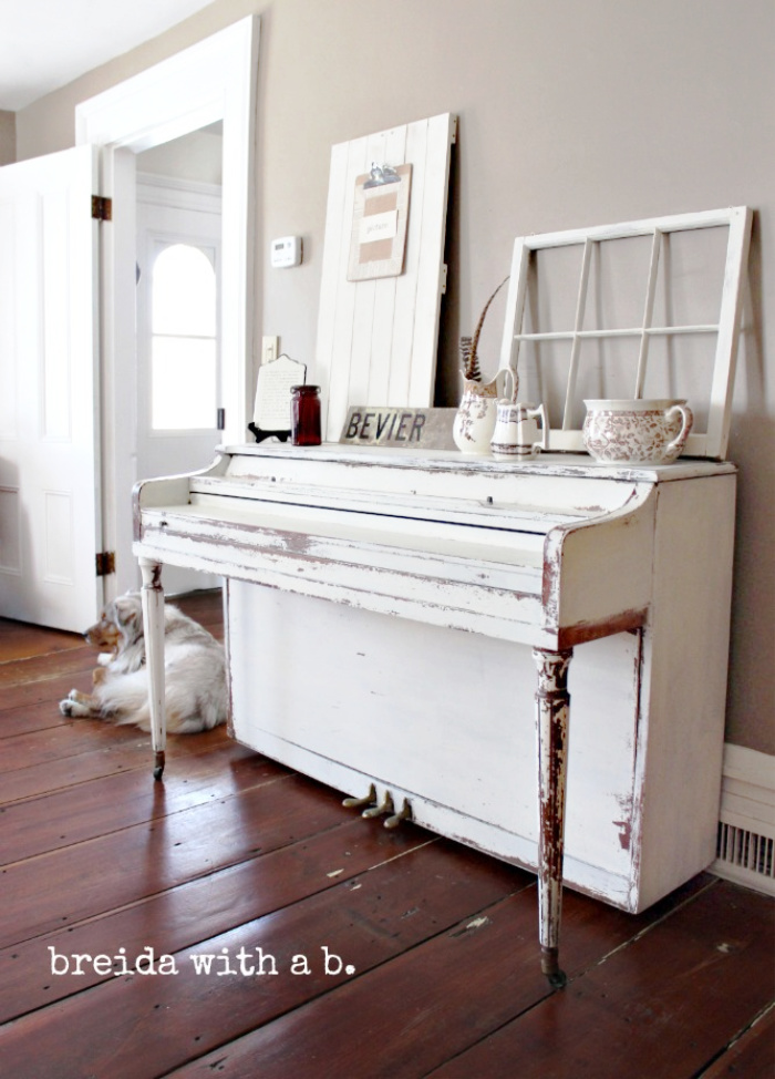 If you're looking for a milk painted piano, we love this vintage white chippy painted piano to create a worn look. So pretty! #milkpaintpiano #milkpaint #paintedpiano #howtopaintapiano #whitepaintedpiano #chippypaintedpiano #whitepiano