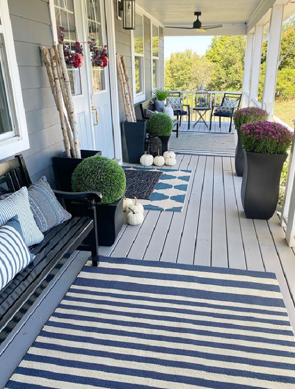 23 Aesthetic Front Porch Rug Ideas