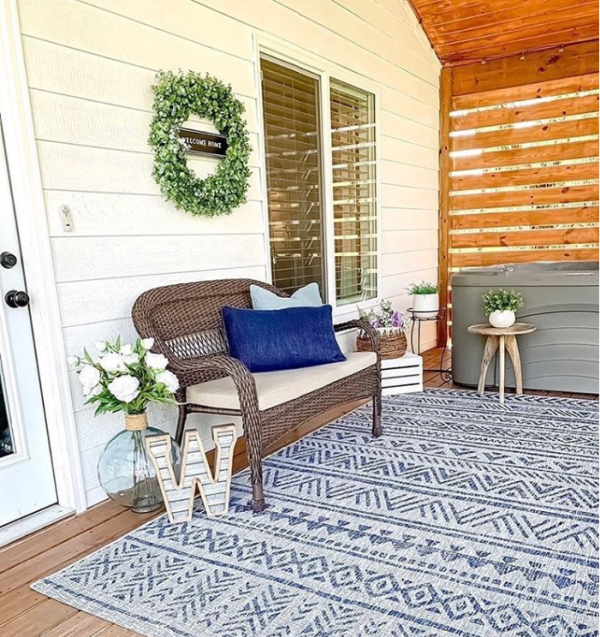 This tribal outdoor rug will cozy up any porch! #outdoorrug #tribalrug #porchliving #navyrugideas