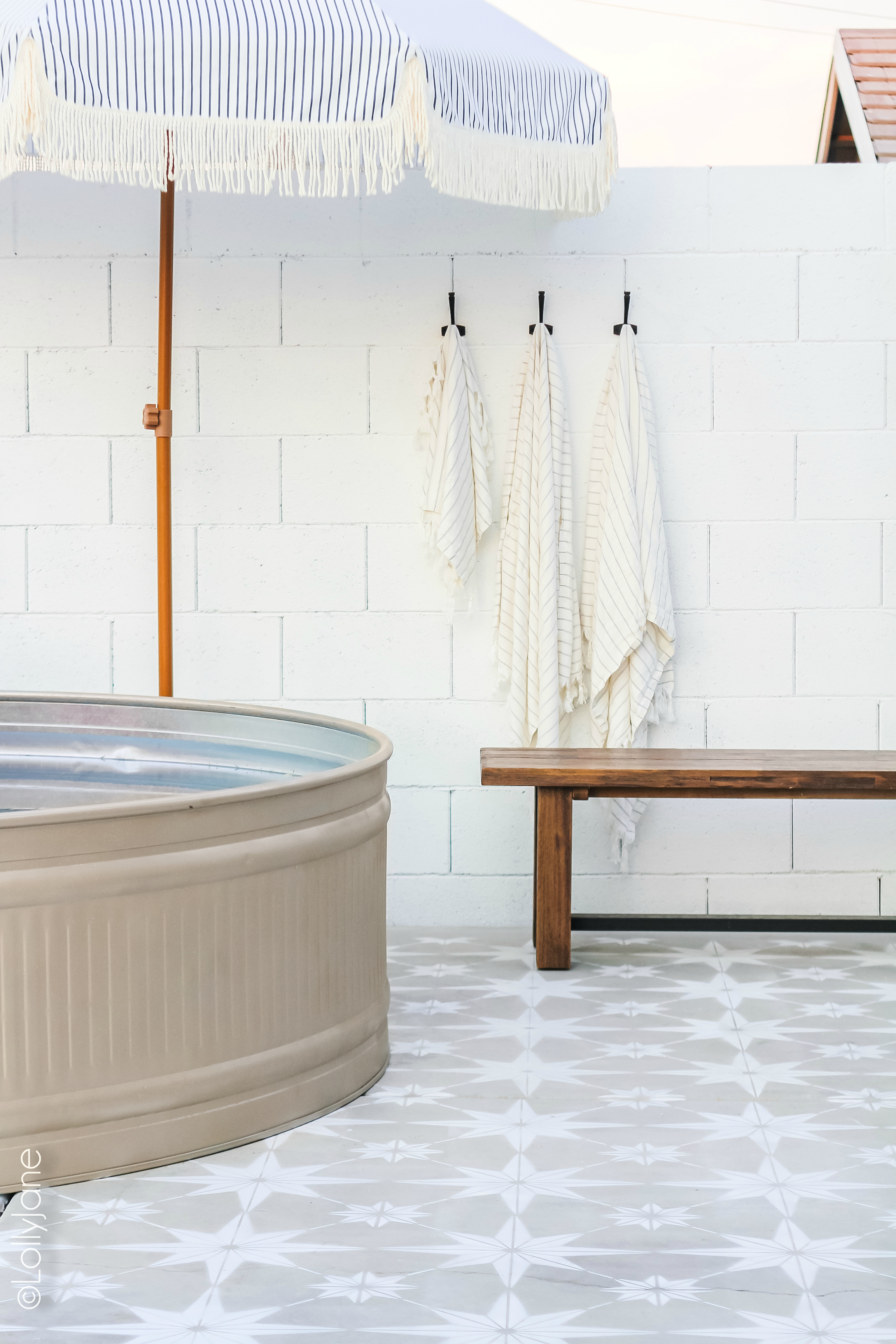 How to Build a Bathtub With a Galvanized Stock Tank