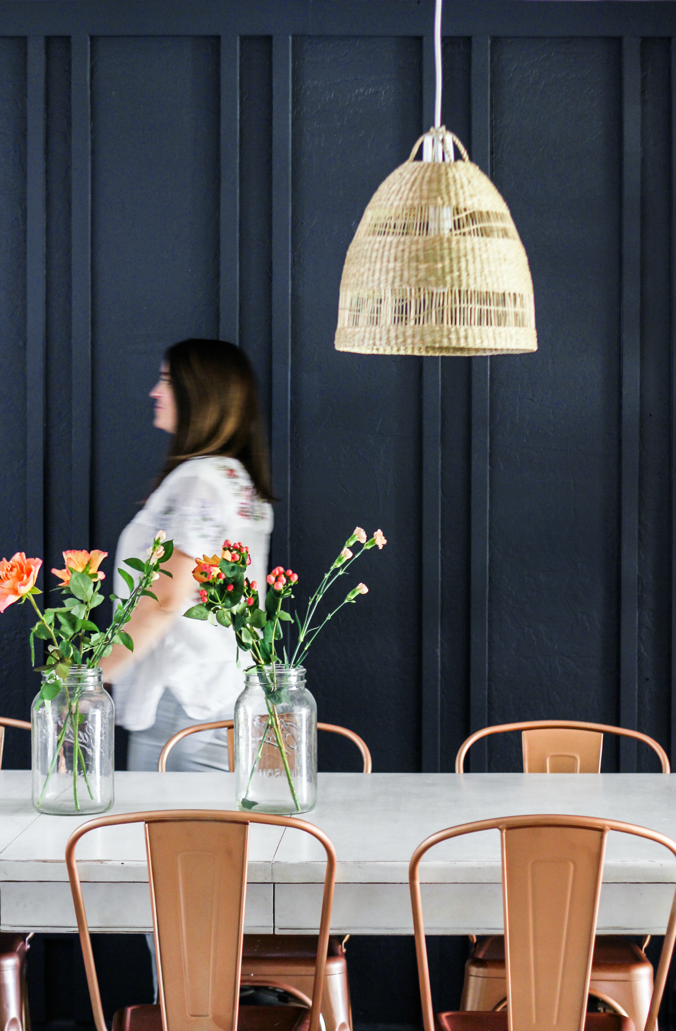 Check out this beautiful modern boho farmhouse dining area in this town home remodel! Loving those DIY basket pendants! #remodel #makeover #transformation #beforeandafter #interiordesign #woodwork #interiorinspo #designinspo #interior #design #homeinspiration #modernfarmhouse