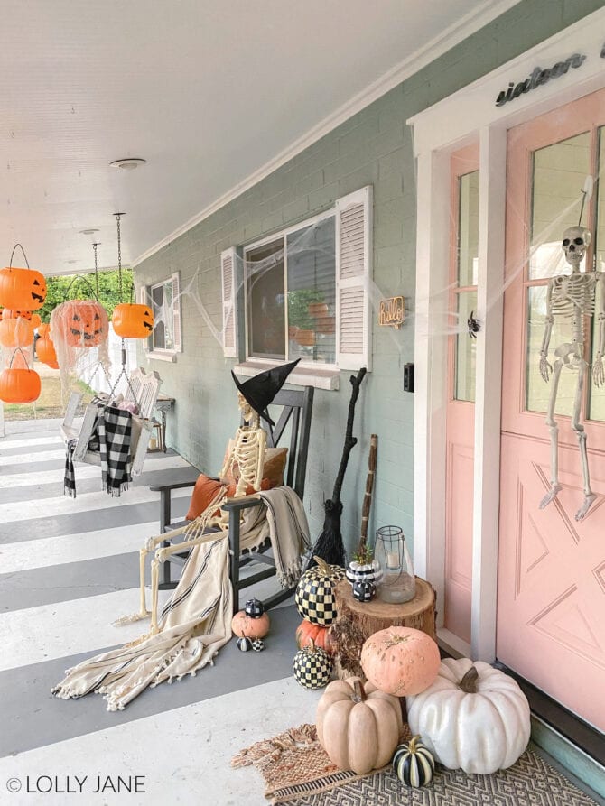 Eek! EASIEST Halloween Porch Decorations ever: $1 plastic pumpkin pails + fishing line! SO CUTE! #fishingstringpumpkinhanging #pumpkinghanginghalloweendecor #porchpumpkindecor #floatingpumpkinsporchdecor #halloweenpumpkinshanging #howtohangpumpkinshalloweendecor