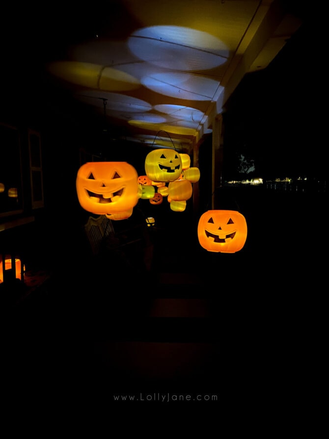 DIY floating pumpkins, easy porch decorations! Such a fun Halloween porch decoration idea using dollar plastic pumpkins and tea lights! #diyhalloweendecor #outdoorhalloweendecor #plasticpumpkindecor #candybucketpumpkins #candybucketpumpkindecor #diyhalloweendecor