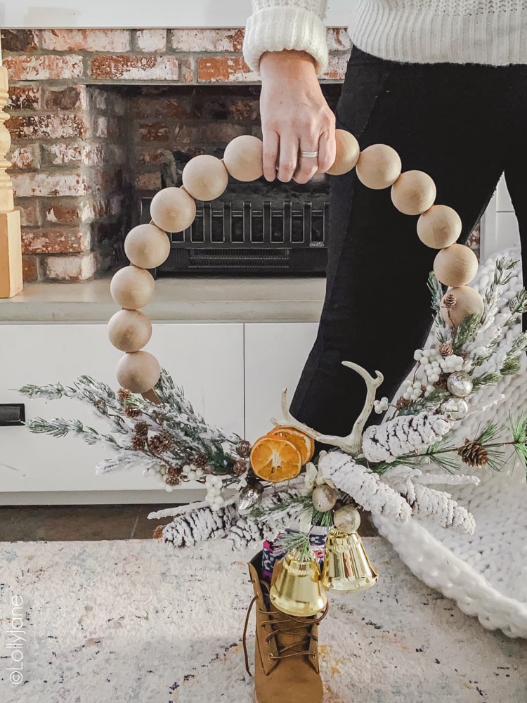 DIY Christmas/Winter Split Bead Wreath, SO easy to make and super cute for ANY holiday-- just swap out the colors and elements! #woodbead #woodbeads #splitwoodbead #splitbead #beadwreath #diywreath #wreaths #christmaswreath #handmade