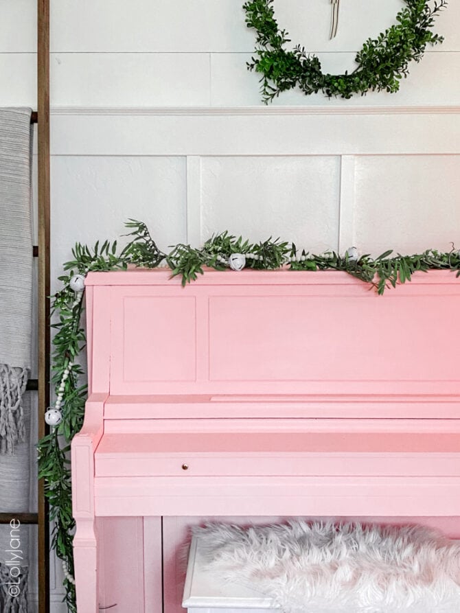 Such a pretty Christmas garland and EASY to put together! #diy #garland #christmasgarland #beadgarland #woodbeadgarland #christmasdiy #christmasdecor #christmasdecoration #handmade #jinglebell