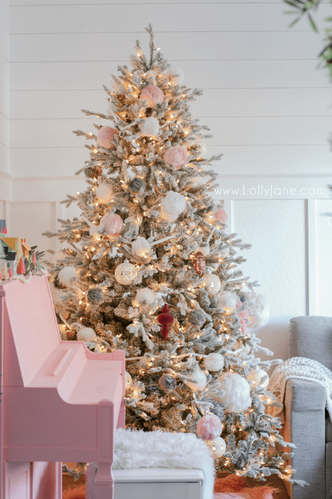 Pink Christmas? Yes please! Glam up your traditional Christmas decorations with these pretty pink Christmas accents. #ChristmasTree #ChristmasTreeTheme #pinkChristmastree