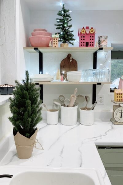 Deck your kitchen out for Christmas with these simple touches that won't break the bank! #christmas #christmasdecor #christmasdecorations #christmaskitchen #kitchenshelves #christmasshelves
