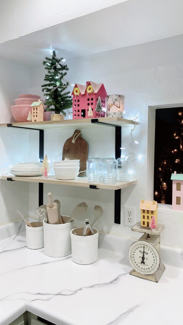 Cute kitchen decked out for Christmas, love the simple pieces that add instant CHEER! #christmas #christmasdecor #christmasdecorations #christmaskitchen #kitchenshelves #christmasshelves