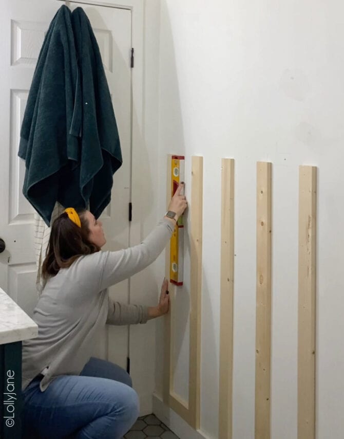 Transform a flat wall in a day with board and batten to make the room pop with this easy DIY Board and Batten Accent Wall! #boardandbatten #boardbatten #diy #accentwall #woodoworking