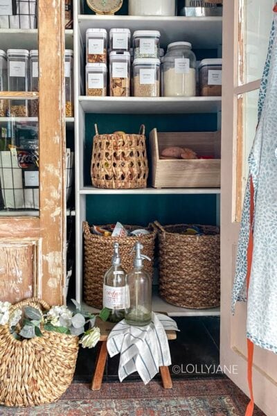 SO easy to get this look and even easier to maintain! Give your pantry a makeover with some a splash of color on the wall + coordinating containers! #pantry #pantrymakeover #pantryrefresh #pantryorganization #organization #homeorganization