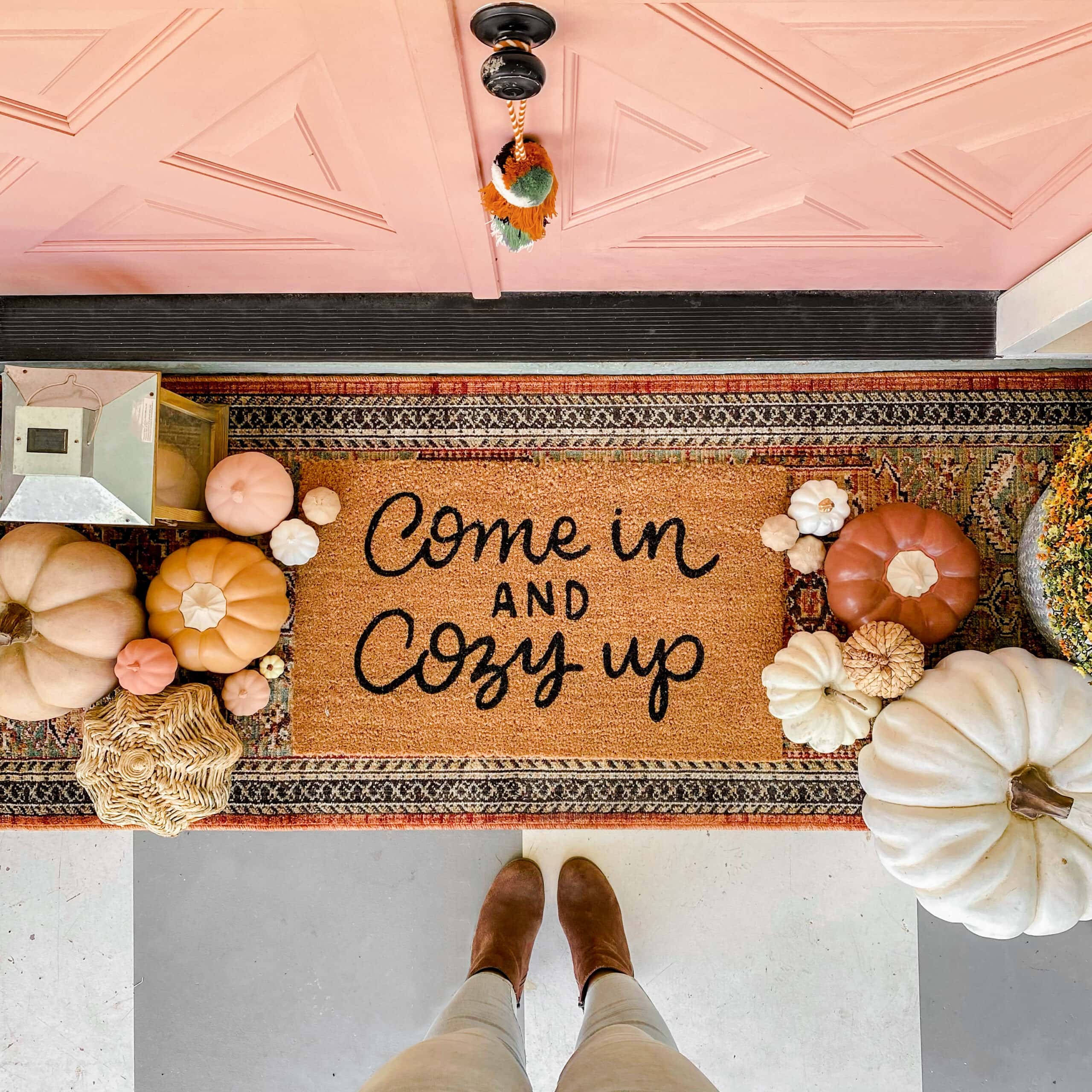 Easy and affordable fall decorating ideas, SO pretty! Love this doormat from Target "Come In and Cozy Up!"