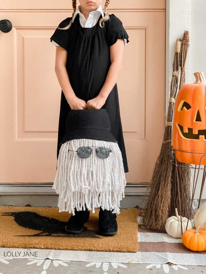 Make the perfect accessory to your spookily dressed Wednesday Addams: Cousin Itt Treat Bucket! So easy and so cute!