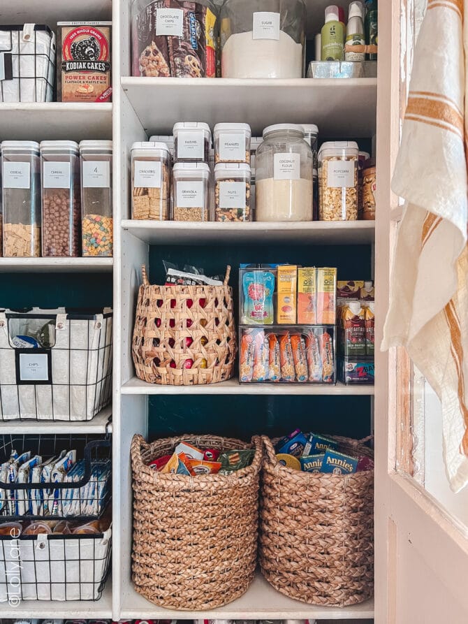 Pantry space in need of organization? With 3 busy kids, mine has stayed in control by using these quick and EASY tips!