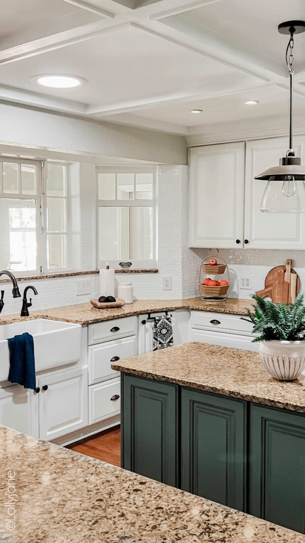 Using Acrylic for Your Home's Backsplash