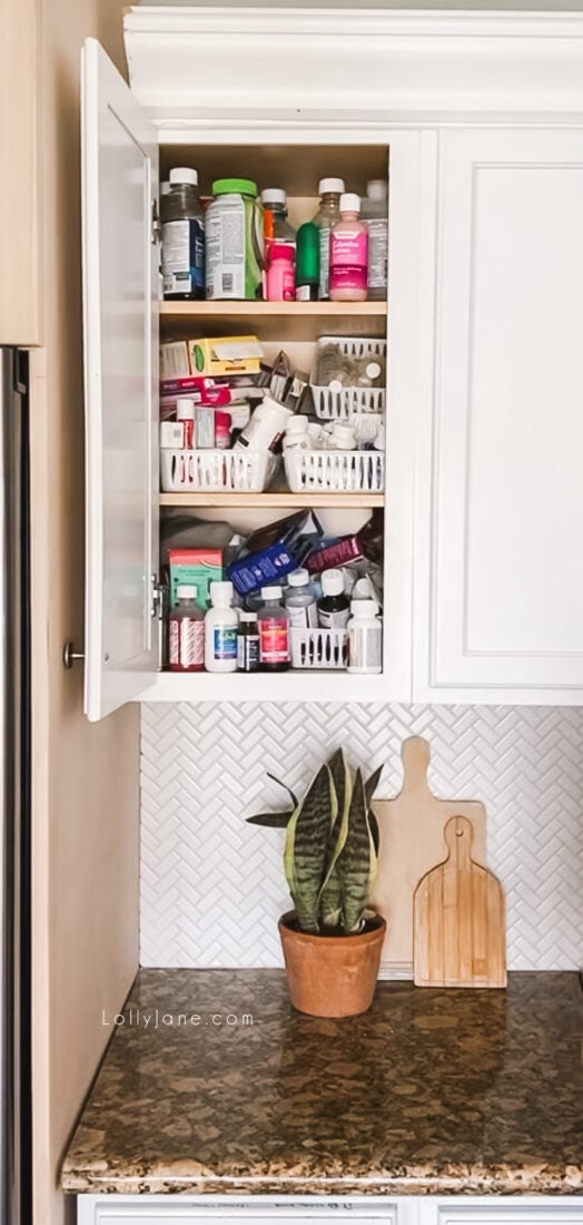 How I Organized the Medicine Cabinet