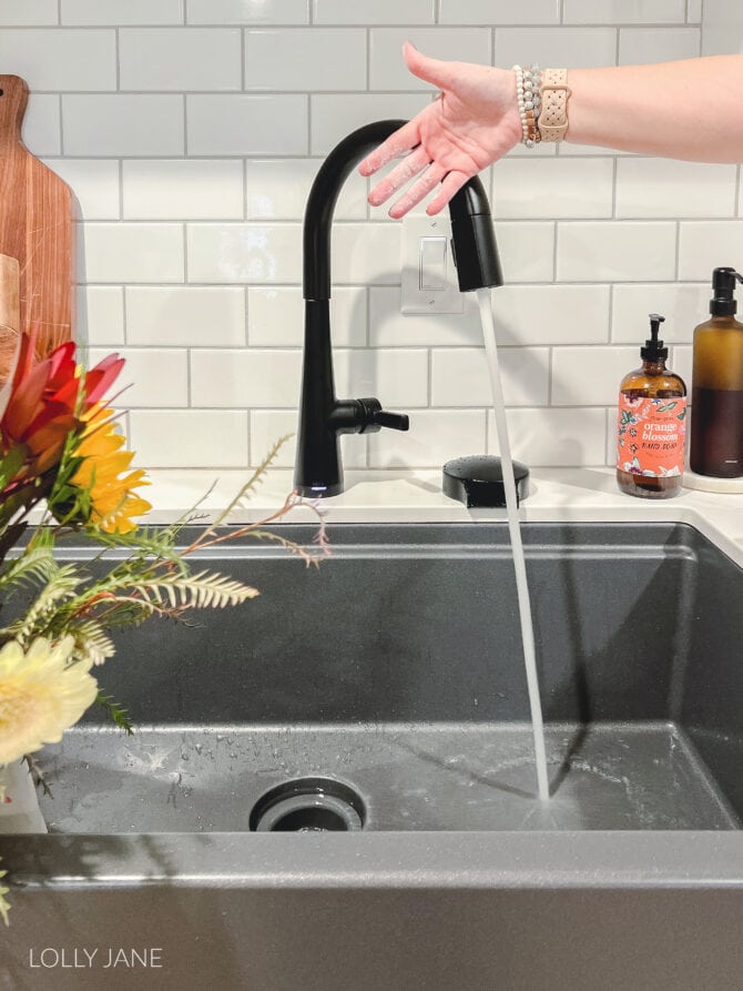 My favorite feature of a touchless faucet is a clean handle after washing messy hands! No more cleaning the faucet after cleaning my hands! ?