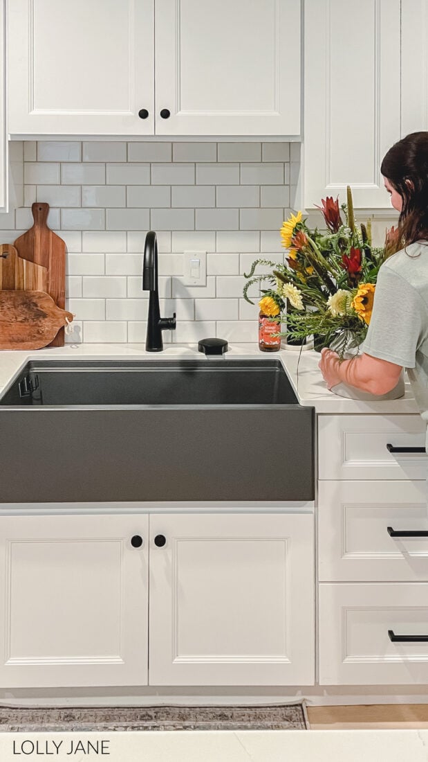 Benefits of a touchless faucet? A simple touch anywhere on the spout or faucet handle with your finger, wrist or forearm activates a flow of water!