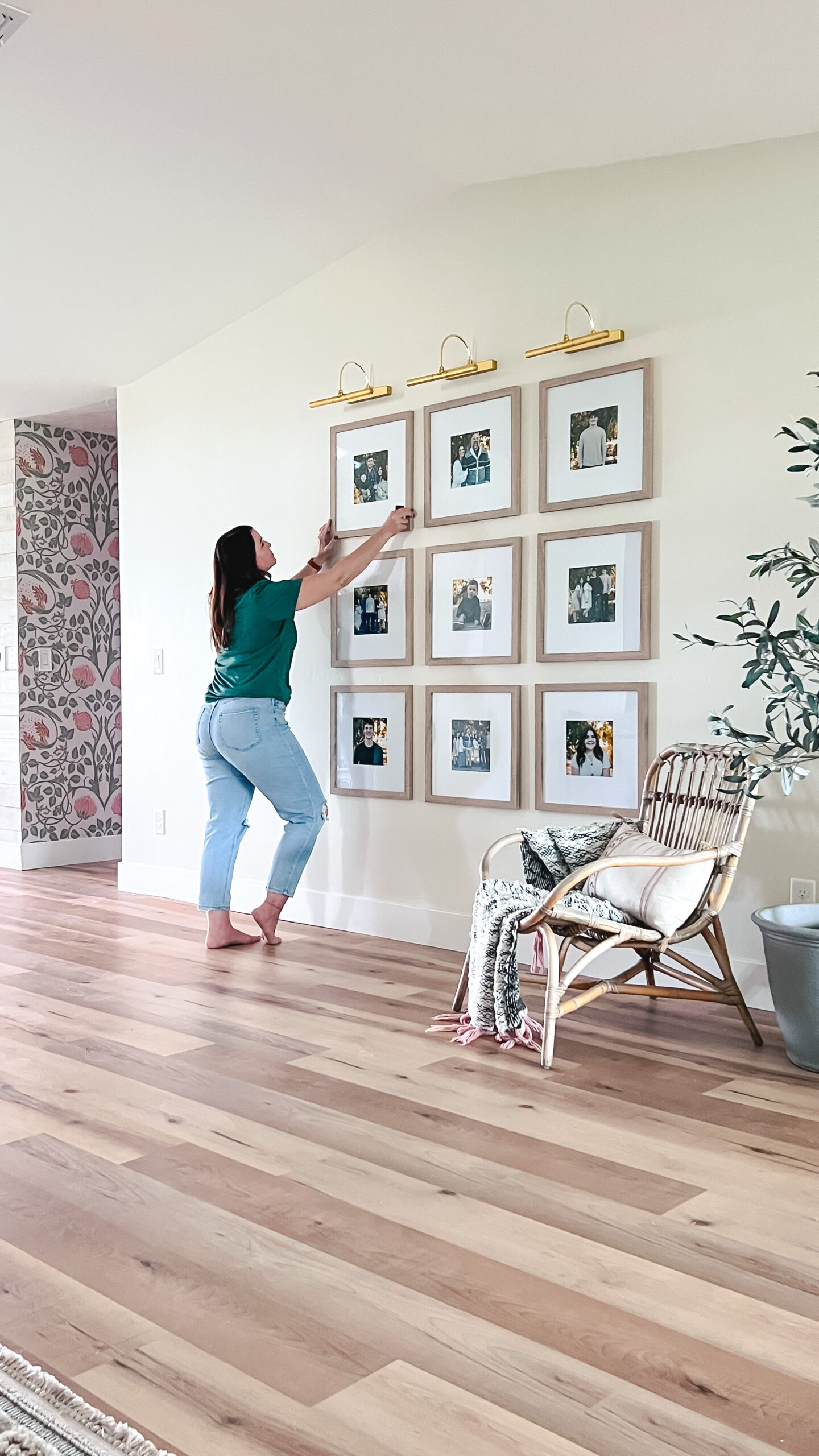 Create a captivating gallery wall with ease using these step-by-step tips! From planning the layout to perfectly positioning each piece, discover the secrets to hanging a stunning gallery wall that will showcase your art collection in style. ✨ #GalleryWallInspiration #DIYHomeDecor