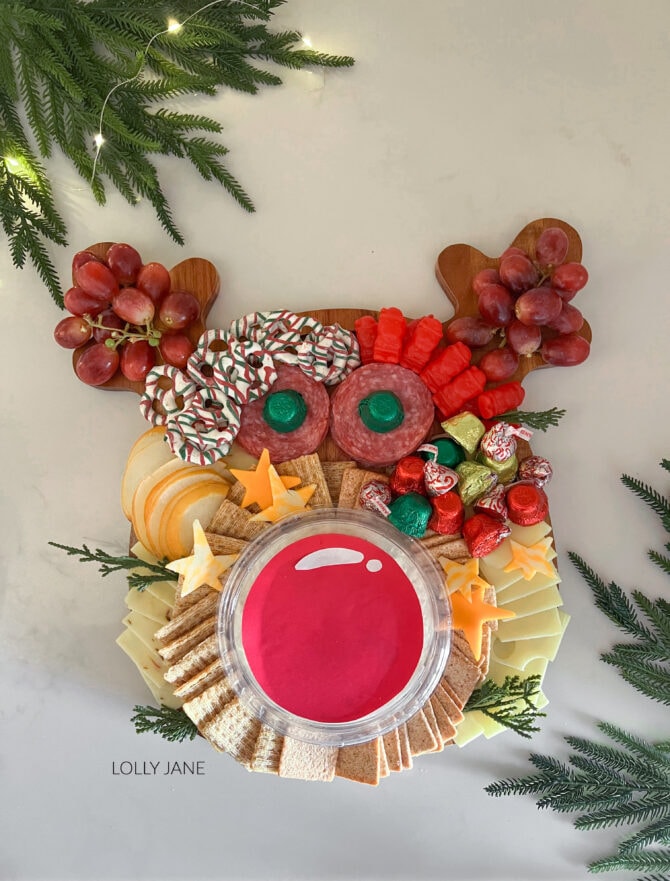 Make a reindeer charcuterie board to make the perfect holiday appetizer!